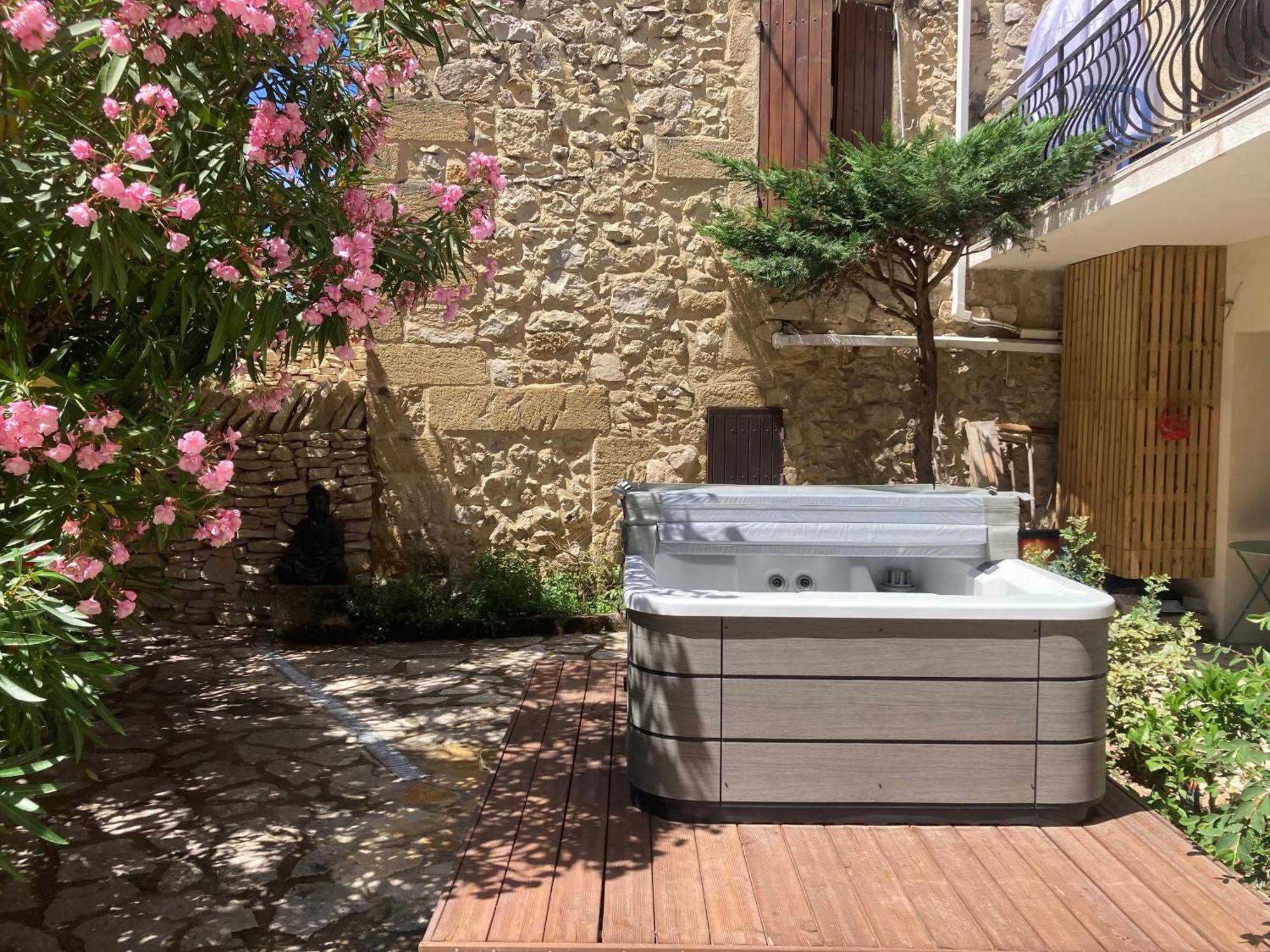 Le Studio D Aurelie Avec Spa Ete En Pleine Campagne Et Proche De Toute Commodite Roquemaure  Eksteriør billede